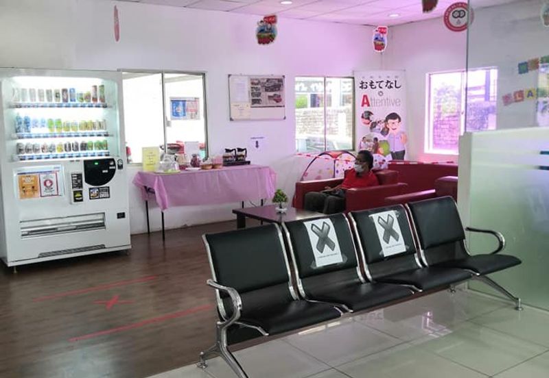 Motor Showroom at the highway for Sale