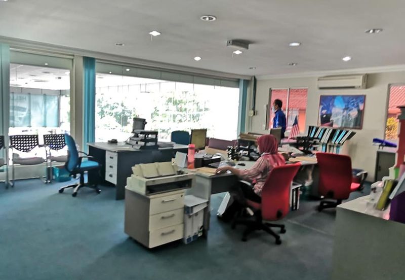 Motor Showroom at the highway for Sale