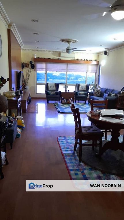 Lake View condo with built ins, Selangor, Seri Kembangan
