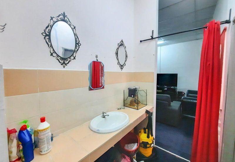 Residensi Bistaria, Ukay Bistari