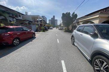 Jalan Memanda Kecil 1 