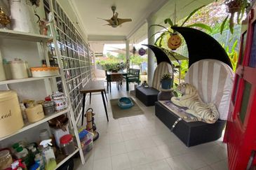 Jalan Kolam Air Lama 