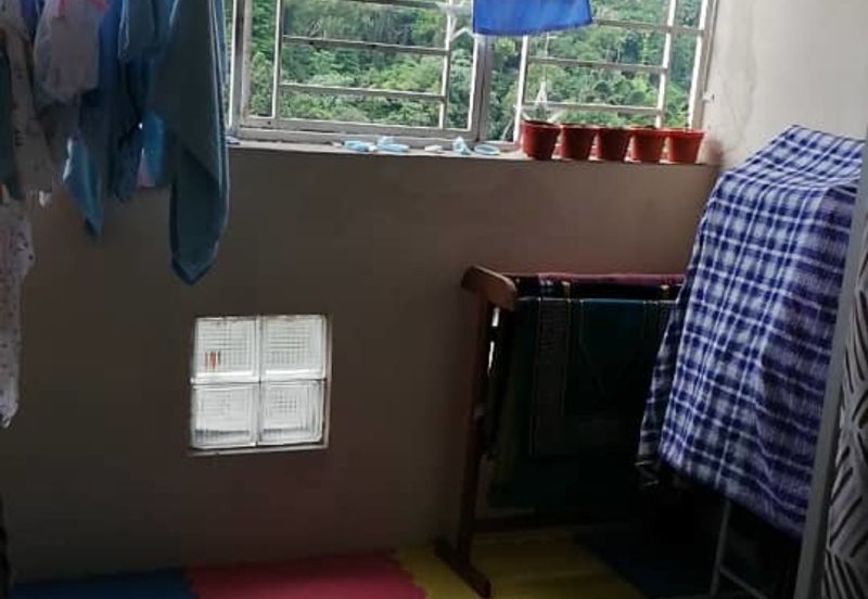 Residensi Bistaria, Ukay Bistari