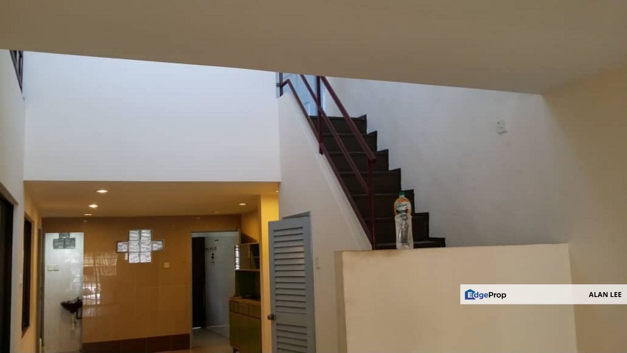 Cheras Taman Taynton View 1.5 Storey House , Freehold , 4Rooms , Renovated Unit , Kuala Lumpur, Cheras