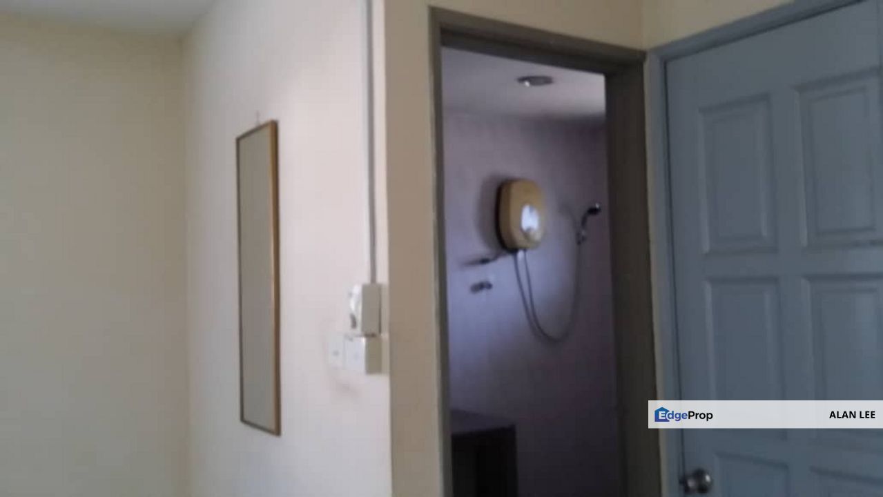 Cheras Taman Taynton View 1.5 Storey House , Freehold , 4Rooms , Renovated Unit , Kuala Lumpur, Cheras