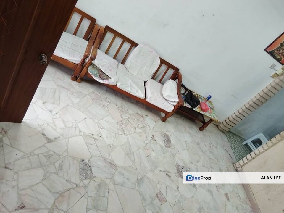 Serdang Jaya 2 storey House , 3 Rooms , Non bumi Lot , 5min to MRT, Selangor, Seri Kembangan