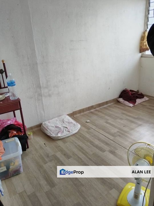 Serdang Jaya 2 storey House , 3 Rooms , Non bumi Lot , 5min to MRT, Selangor, Seri Kembangan