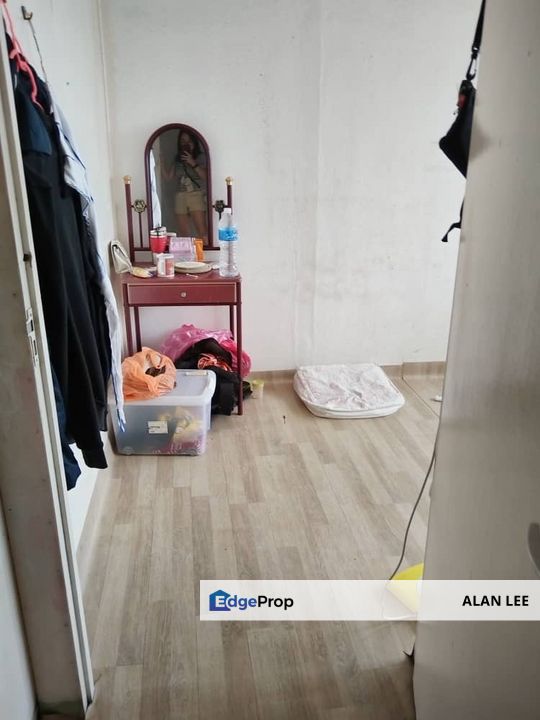 Serdang Jaya 2 storey House , 3 Rooms , Non bumi Lot , 5min to MRT, Selangor, Seri Kembangan