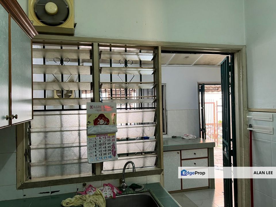 Ampang Taman Sri Watan 2 Storey House , Non Bumi Lot , Below Market, Selangor, Ampang