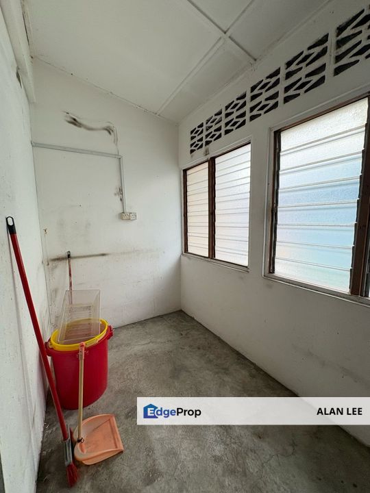 Serdang Jaya 2 storey House , Facing North , Non bumi Lot , 5min to MRT, Selangor, Seri Kembangan