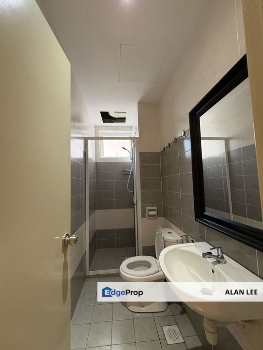 Sungai Long Residence , Partly Furnish , 4Rooms ,2 Car Park , B/Market, Selangor, Kajang