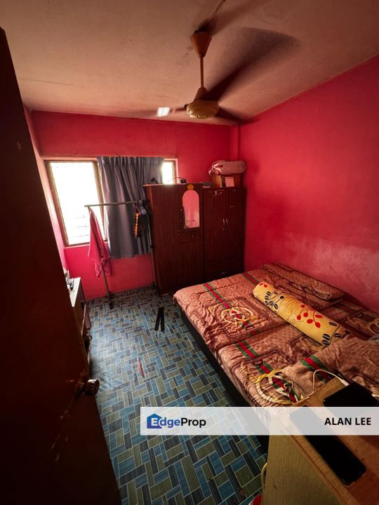 Ampang Cahaya Indah Flat Ground Floor , 3Rooms , Walk to LRT Station, Selangor, Ampang