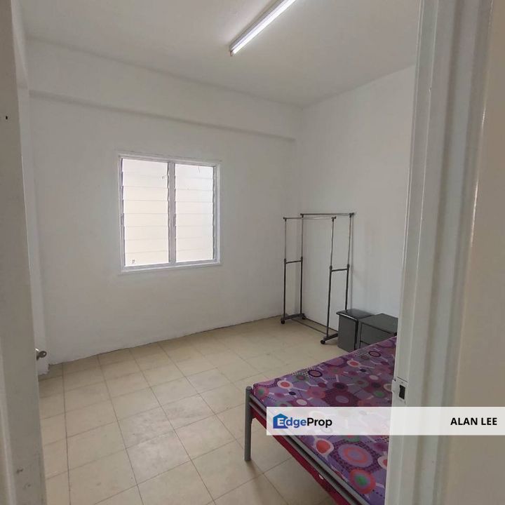Pangsapuri Bukit Segar Flat Cheras ,3Rooms , Corner Lot , Below Market, Selangor, Cheras