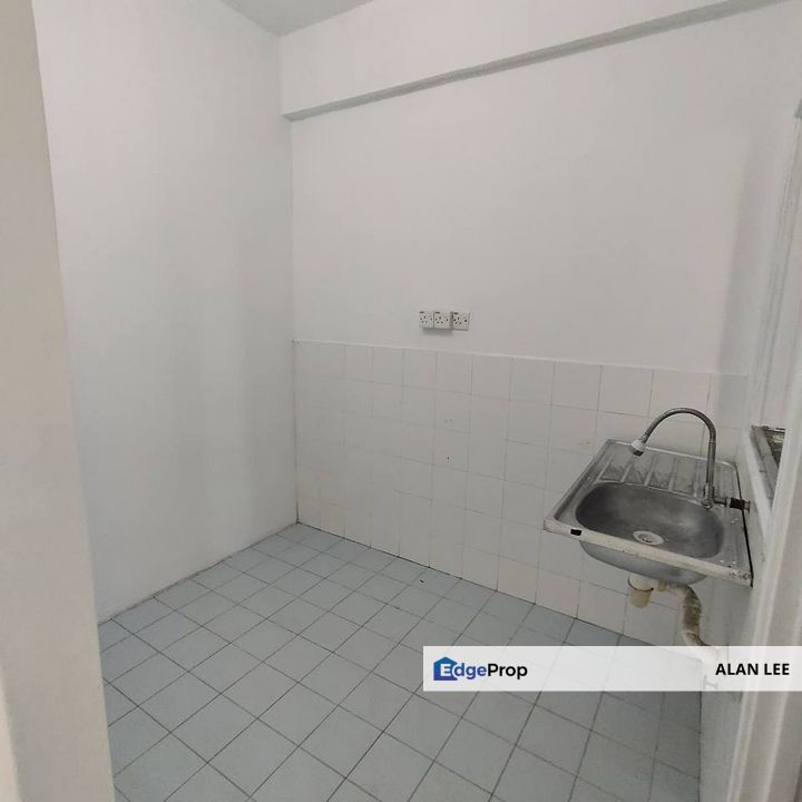 Pangsapuri Bukit Segar Flat Cheras ,3Rooms , Corner Lot , Below Market, Selangor, Cheras