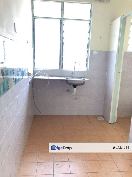 Ampang Desa Lembah Permai Flat , 3Rooms , Strata Title  , Selangor, Ampang