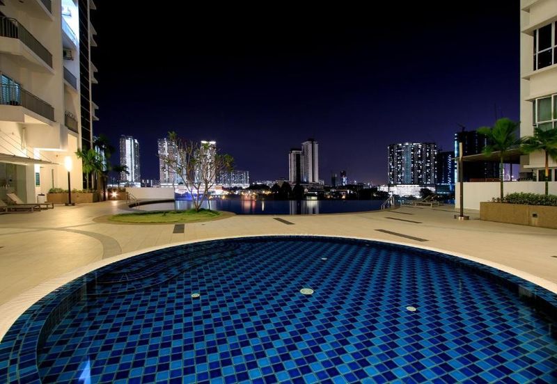 Zeta DeSkye Residence