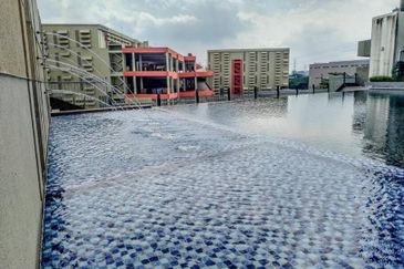 V12 Sovo (Menara Suria)