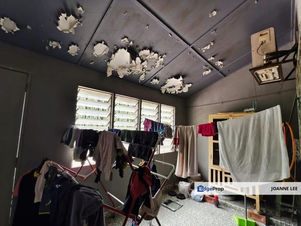 1.5 Storey House at Sea Park Section 21 Petaling Jaya, Near LRT Station and SMK Sea Park, Selangor, Petaling Jaya