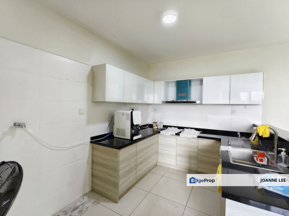 Partly furnished Blk 5 Premium Block with 3 car park lot, Selangor, Ara Damansara