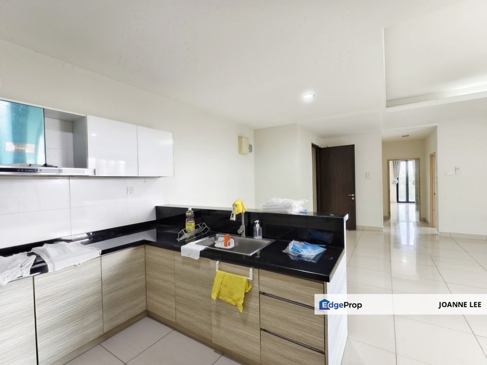 Partly furnished Blk 5 Premium Block with 3 car park lot, Selangor, Ara Damansara