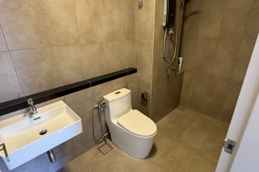 Lakefront Condominium | Emerald Hills @ Alam Damai