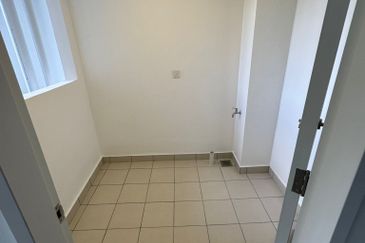 Lakefront Condominium | Emerald Hills @ Alam Damai