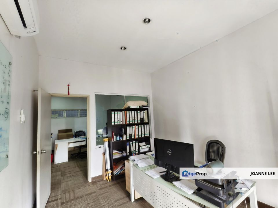 Nice view facing outside and well kept unit, Selangor, Kota Damansara