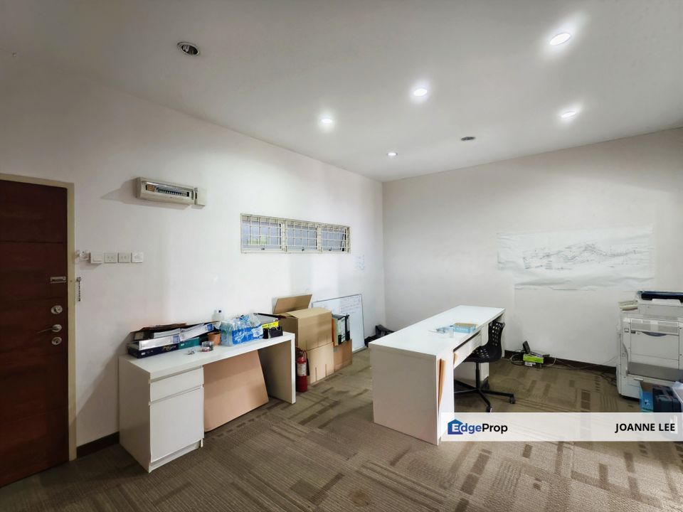 Nice view facing outside and well kept unit, Selangor, Kota Damansara