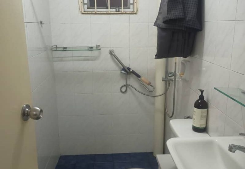 Kondo Ruby (Golden Showers)