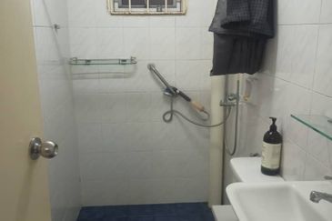 Kondo Ruby (Golden Showers)