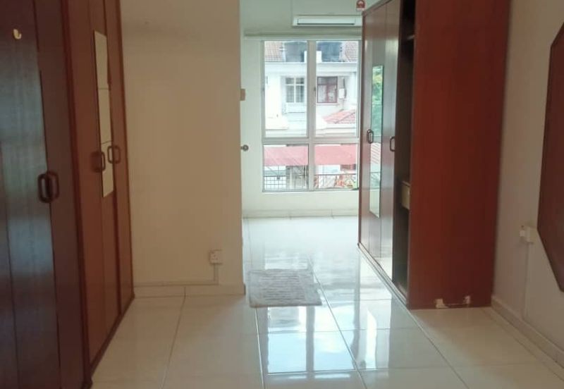 Kondo Ruby (Golden Showers)