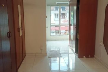 Kondo Ruby (Golden Showers)