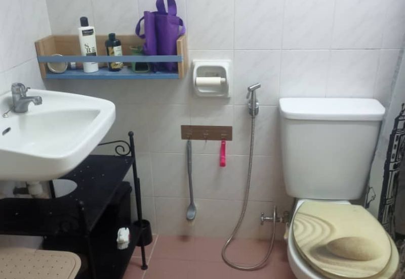 Kondo Ruby (Golden Showers)