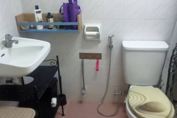 Kondo Ruby (Golden Showers)