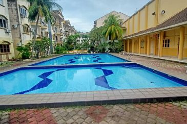 Kondo Ruby (Golden Showers)