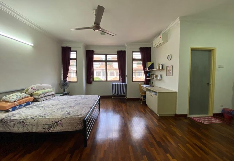 2 Adjoining Units for Sale in Bdr Puteri, Puchong.