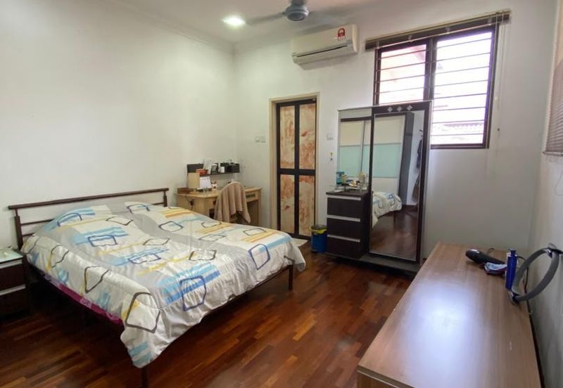 2 Adjoining Units for Sale in Bdr Puteri, Puchong.