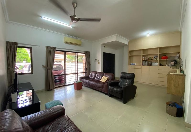 2 Adjoining Units for Sale in Bdr Puteri, Puchong.