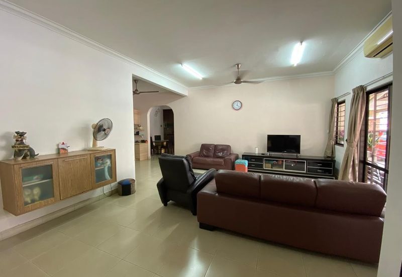 2 Adjoining Units for Sale in Bdr Puteri, Puchong.