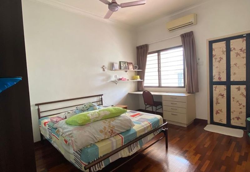 2 Adjoining Units for Sale in Bdr Puteri, Puchong.