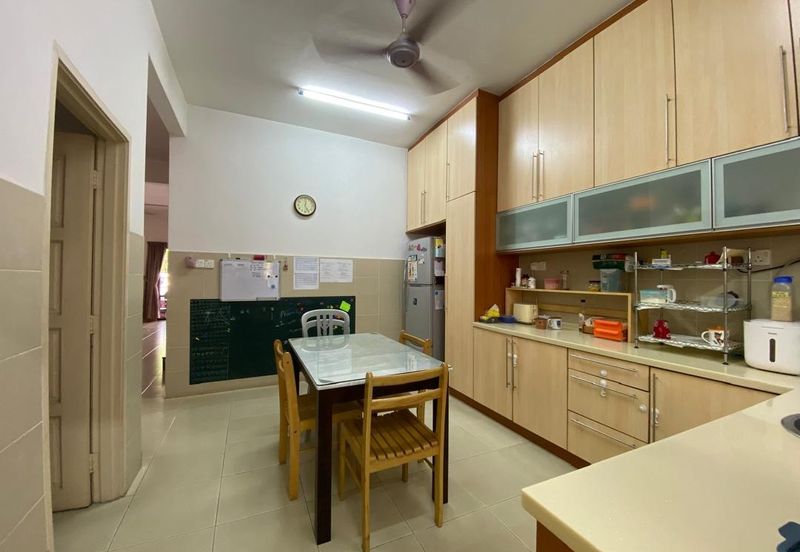 2 Adjoining Units for Sale in Bdr Puteri, Puchong.