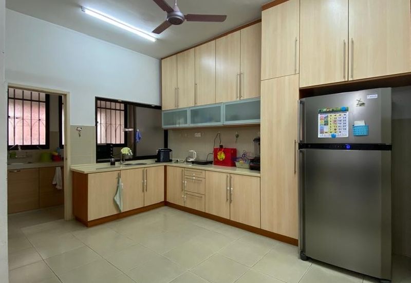 2 Adjoining Units for Sale in Bdr Puteri, Puchong.