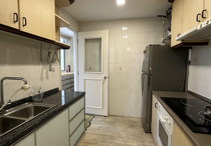 CONDOMINIUM OCEAN PALMS(PERMATA IDAMAN)