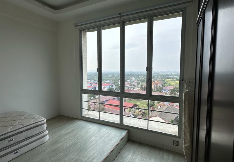 CONDOMINIUM OCEAN PALMS(PERMATA IDAMAN)