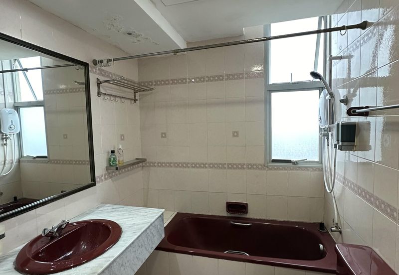 CONDOMINIUM OCEAN PALMS(PERMATA IDAMAN)