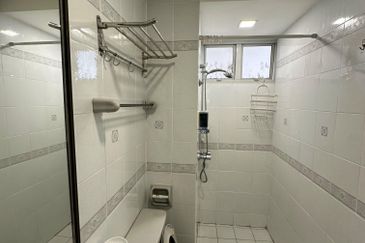 CONDOMINIUM OCEAN PALMS(PERMATA IDAMAN)