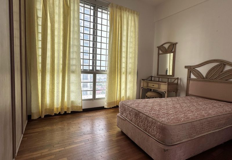 CONDOMINIUM OCEAN PALMS(PERMATA IDAMAN)