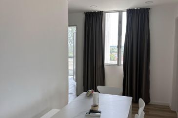 CONDOMINIUM OCEAN PALMS(PERMATA IDAMAN)