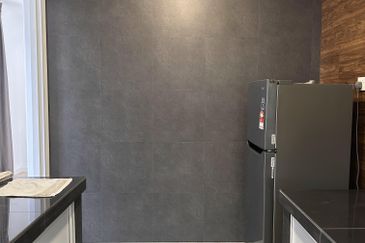 CONDOMINIUM OCEAN PALMS(PERMATA IDAMAN)