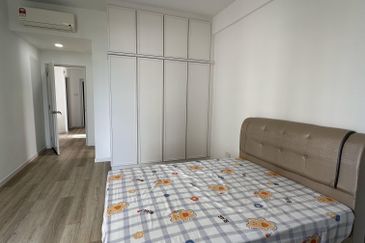 CONDOMINIUM OCEAN PALMS(PERMATA IDAMAN)